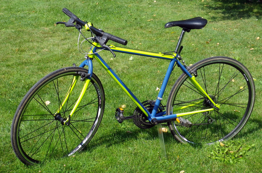 enduro colors on a city bike???