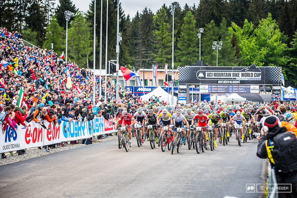 The sheer speed on the men's start is an incredible scene to witness. An electrifying atmosphere in Nove Mesto.