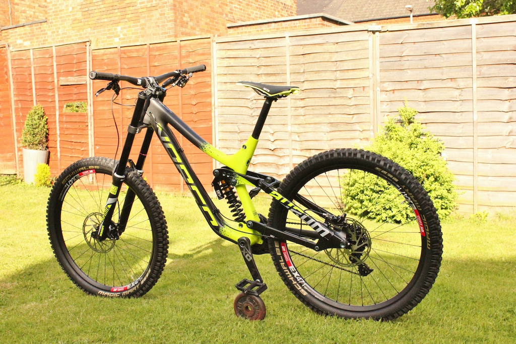 The Norco Aurum C7.1 in my back garden, test rode today, it's amazing :D cant wait to get a large one, this was a medium