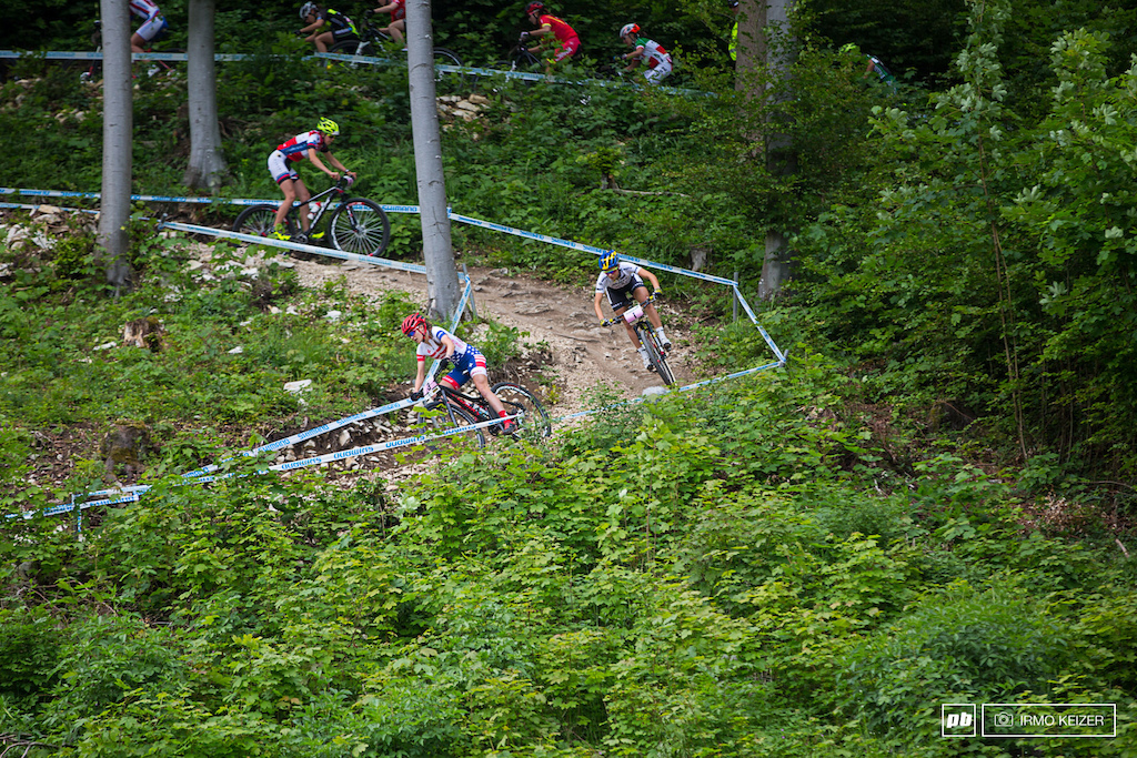 Kate Courtney took off with a vengeance, leading the race in the first lap.