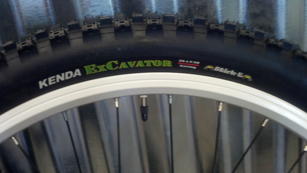 2015 New 26 DH wheelset with Kenda tires