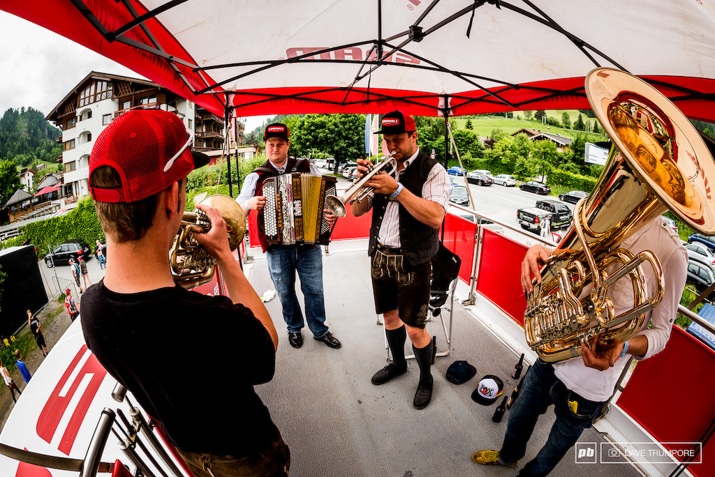 SRAM kept thing festive and authentic with a local band pumping out live music from the roof of their truck all day.