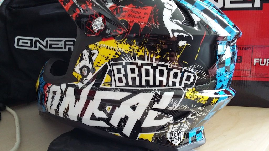 My new helmet! Awesome :D Some fun editing like: Braaaaaaaaap :-)