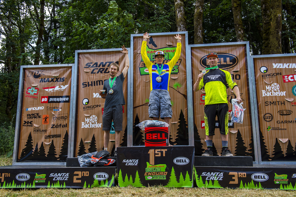 racing for the win in the 2015 OES Hood River Enduro.