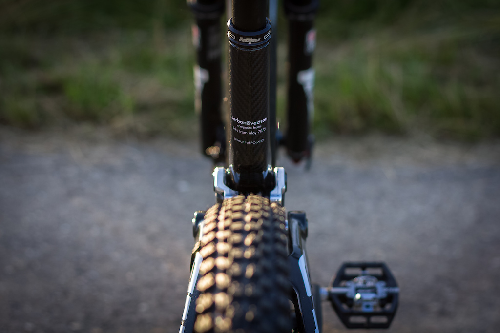 EXCLUSIVE FIRST LOOK from Let's Ride MTB Magazine! 
We were honoured to be one of the very first receivers of the latest invention of the high-end frame manufacturer from Poland - Antidote Bikes.
Carbon Jack is the name of their new frame designed to tackle the harderst enduro racing and all-mountain shredding.
While building this bike we decided to accept no compromises when it comes to components, and the result is in our opinion rather astonishing. But how it rides? We will find out this coming weekend in Harz Mountains, Germany where the second round of the TrailTrophy enduro series takes place. Stay tuned for more updates on this exciting project!