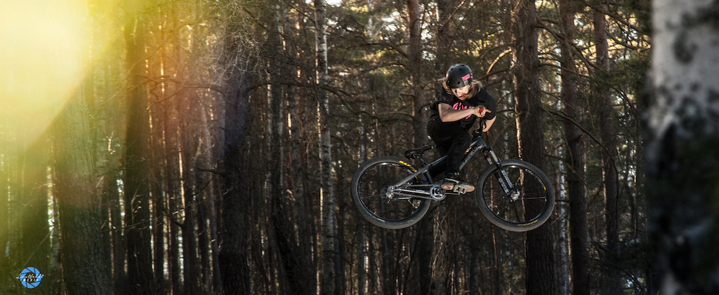 #whipitwednesday from a evning sesh in our trails that we in our slopestyle school have build