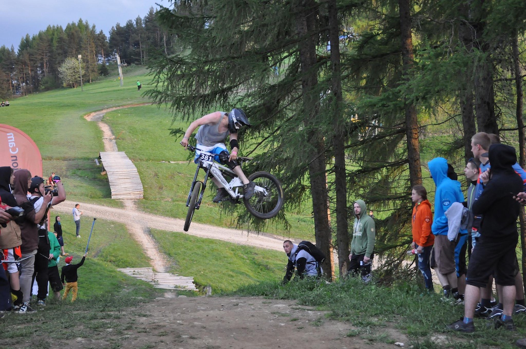 Tryin' to fly sideways during whip off contest.
Last days on the bike this season :(