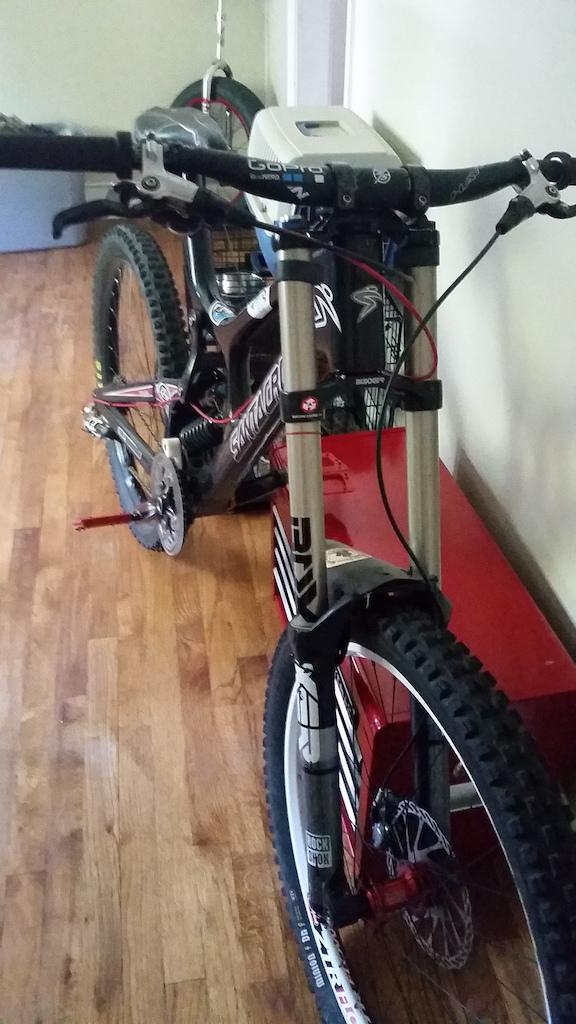 2011 Santa Cruz v10 Carbon (Chris King Bearings+more)