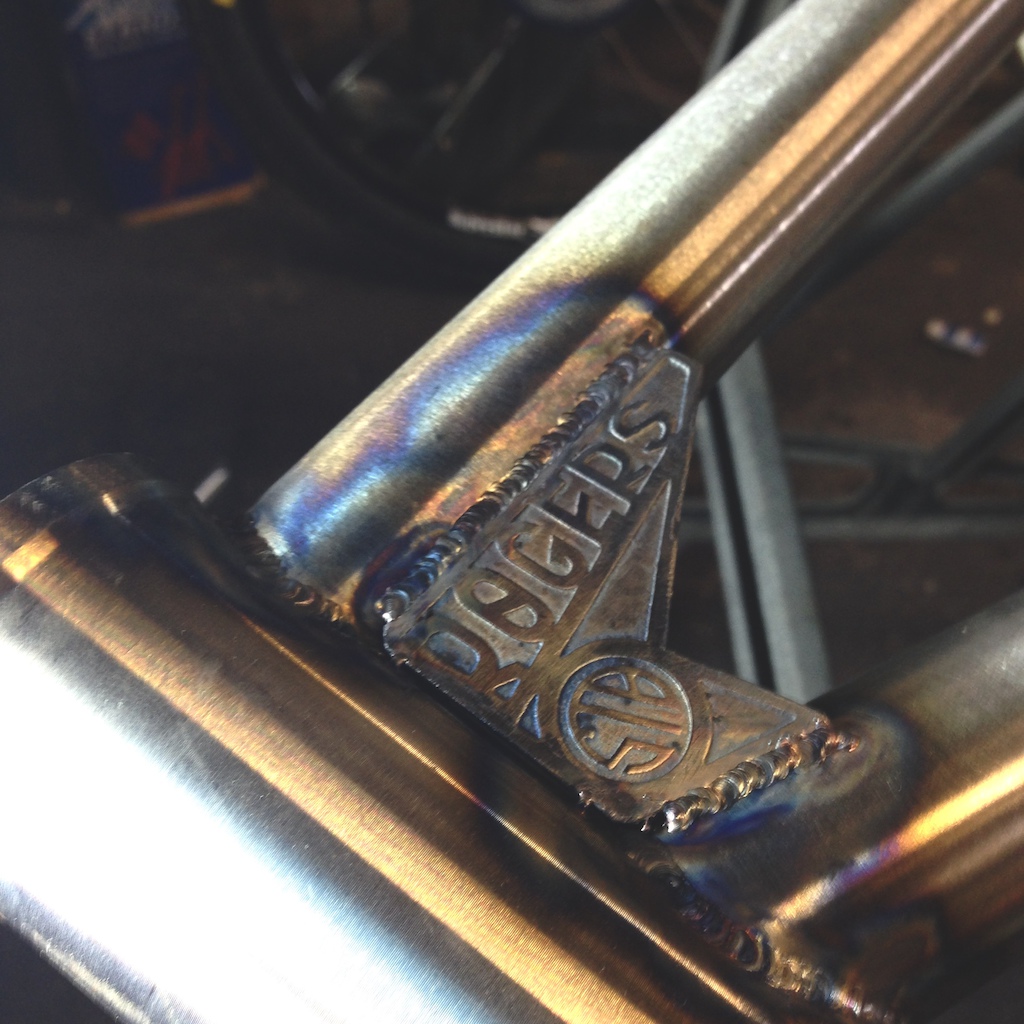Custom etched headtube gussets