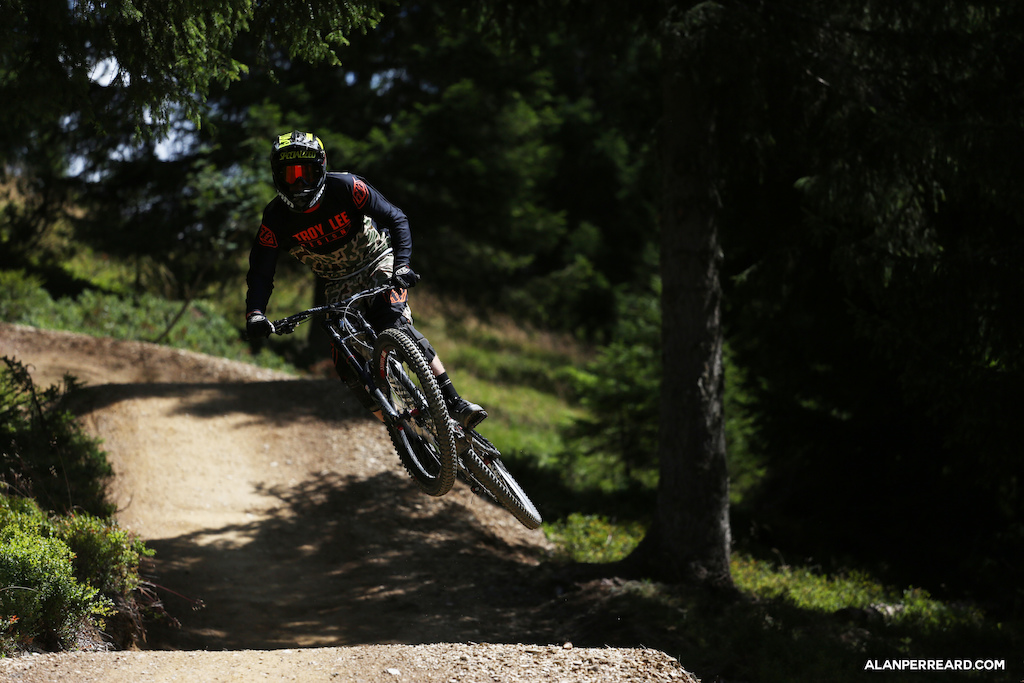 Forest Crew - William Robert - RAW