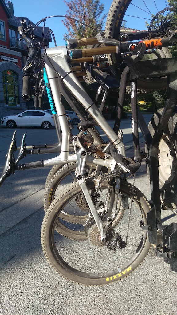 Proto slayer spotted in Whistler. Sporting the same pivot location as the new Maiden but in a shorter travel option!