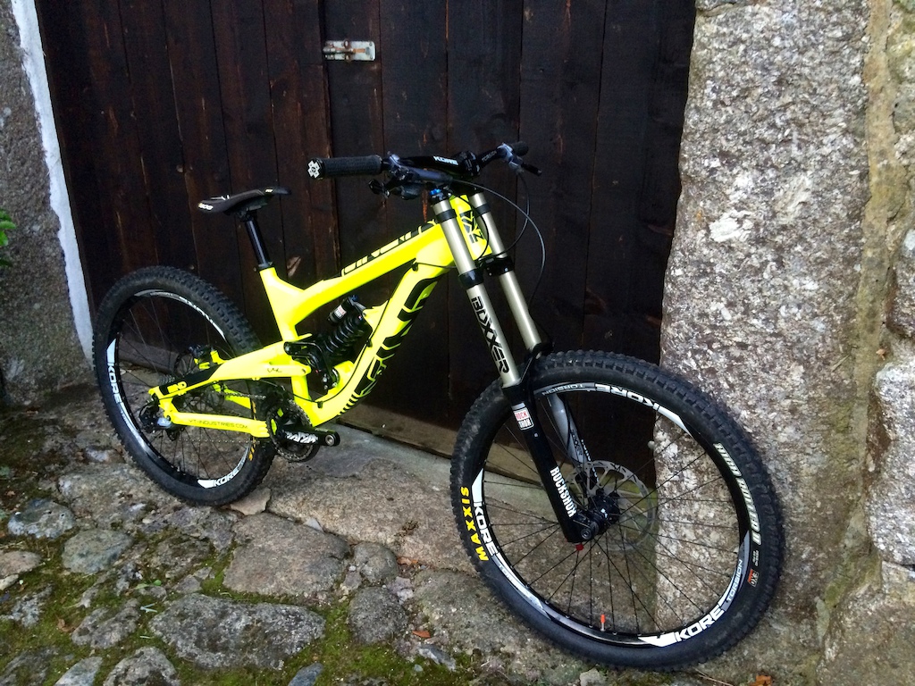 yt bikes store