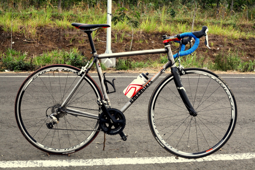 roadbike enduro.
these name is Pitanus.
R520 doublebutted.