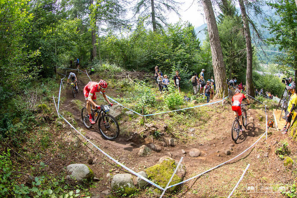 These four riders, Nino Schurter, Florian Vogel, Jaroslav Kulhavy and Julien Absalon took jabs at each other in the first lap, fighting for that first spot without mercy.