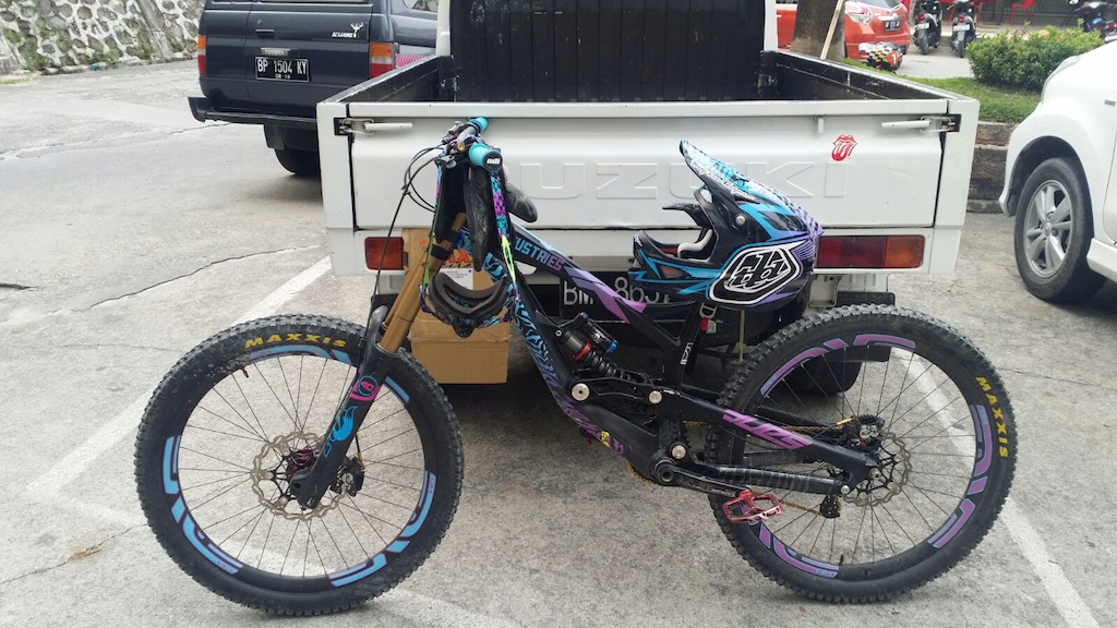 On the way to Jabeka Downhill