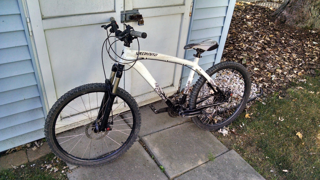 -2010 Specialized P1 All Mountain
    *Rockshox XC32 fork w/lockout
    *Avid BB5 brakes w/160mm rotors and
     new black levers