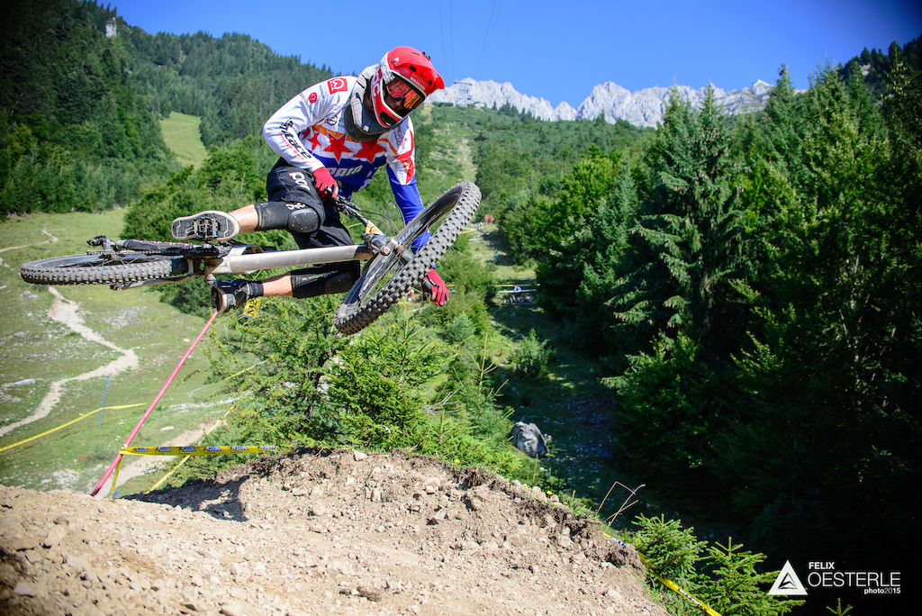 The "avalanche hill" saw many different rider styles. Here's ZELLNER Sigi (GER) just styling it...