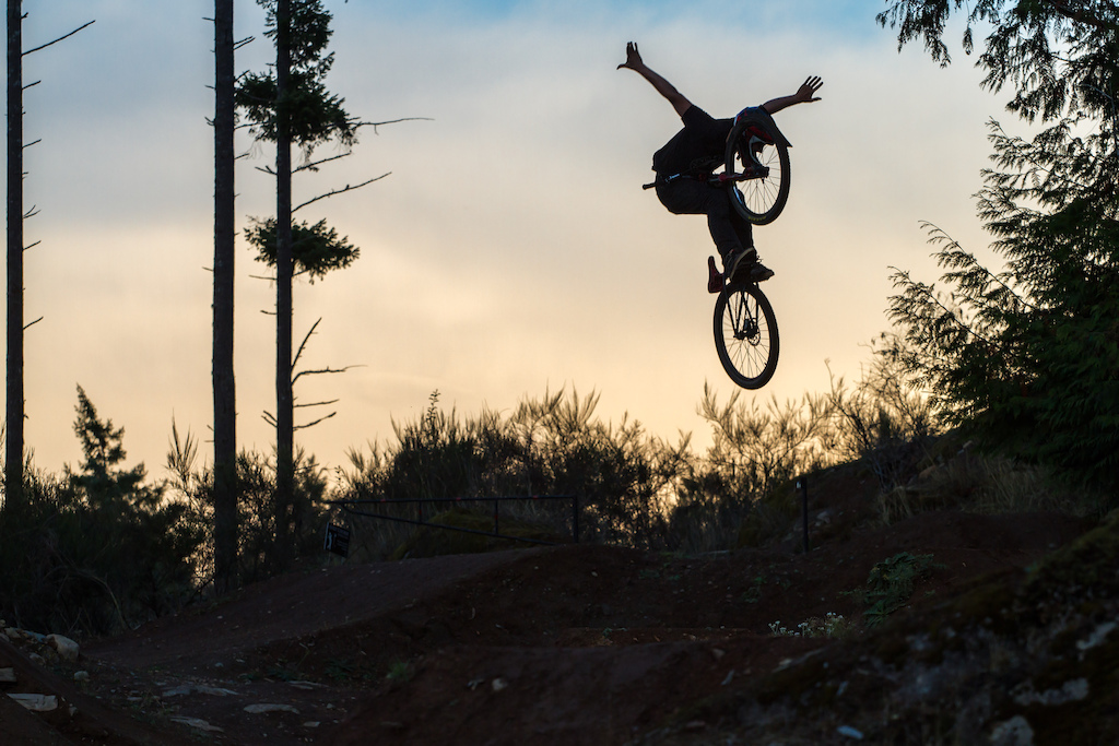 Riding with Kyle last night and the sky was looking neat.
| Canon 7D | Canon 70-200mm f/4L | 118mm | 1/640 | f/5.6 | ISO 320 |