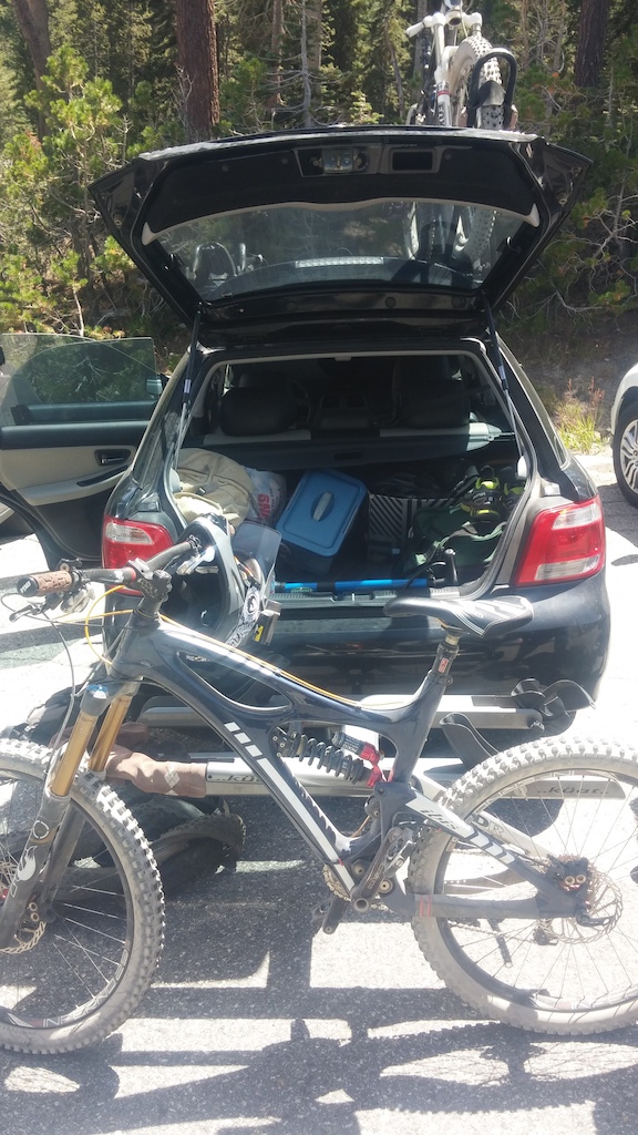 After a day of AM/DH at Mammoth, CA.
Just change wheels and shock... Ibis rocks.