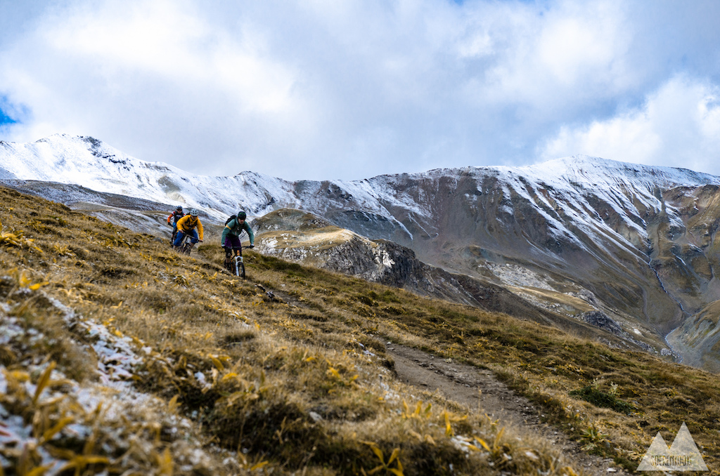 Singletrail heaven from 3000m down into the Val Federia Valley. 4th of September, Snow. Good times with friends
