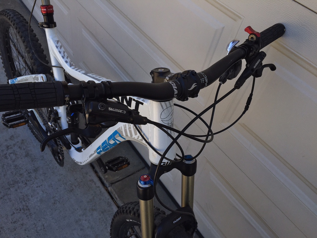 2011 GIANT REIGN 2, NEW BRAKES + 150MM LEV DROPPER POST!