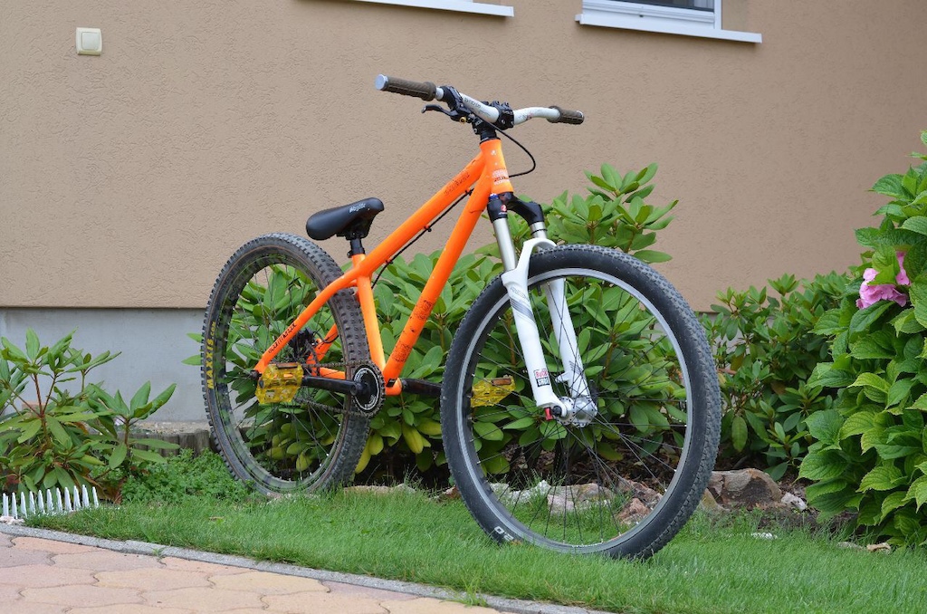 my new street/dirt/park / pump track bike
commencal absolut crmo
