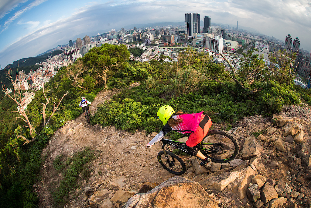 Dropping into Taipei while the last bit of sun sets behind the mountains.