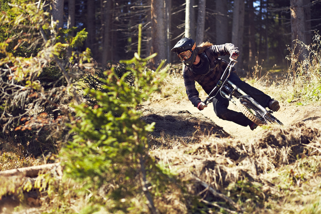 The 610 metres long Supernatural Trail is a flowy descent. Lots of smooth berms, perfectly shaped Northshores and rollers as well as jumps await you. Use gravity to smoothly ride this trail with hardly any pedal strokes or even touching your brakes.