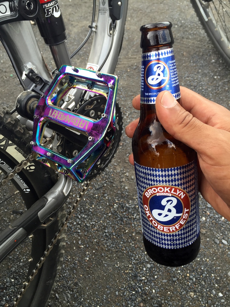 couldn't be happier with my new #DMR lacondequy eddition pedals. And of course a brew after some DH