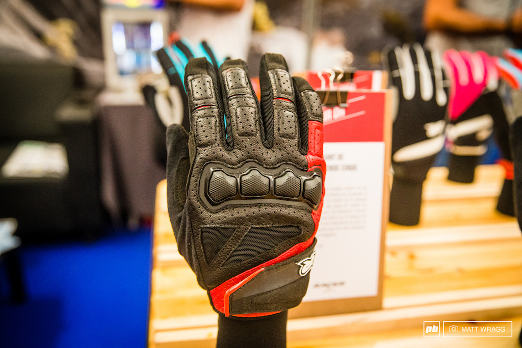 Riders protection had their new mountain bike range on display. They are a ski brand that dates all the way back to 1927, but this is their first mountain bike range. They have a full range of gloves that cover everything from full-blown DH to XC (and heated gloves for winter), they are also doing body armour with a lightweight option on display that features extensive D3O protection and looks like it could do well for enduro racing.