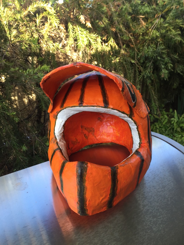Canadian MTB friends here in Oz are celebrating Halloween in 2015 with a fancy dress. Having seen a pumpkin made into a half lid (with so enduro goggles) on the Interwebs), that gave me the idea to make the "PLD" from Paper Mache and some paints. It's a little wonky, but that's my riding style.