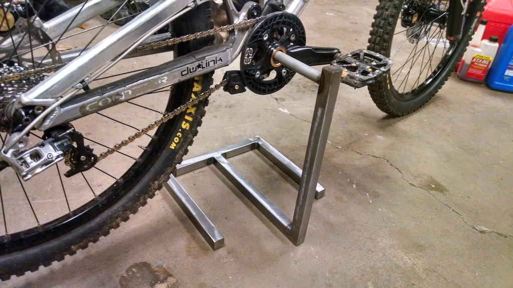 Close up of the way the stand works, welded caps on the end for a cleaner look and to keep water/debris out
