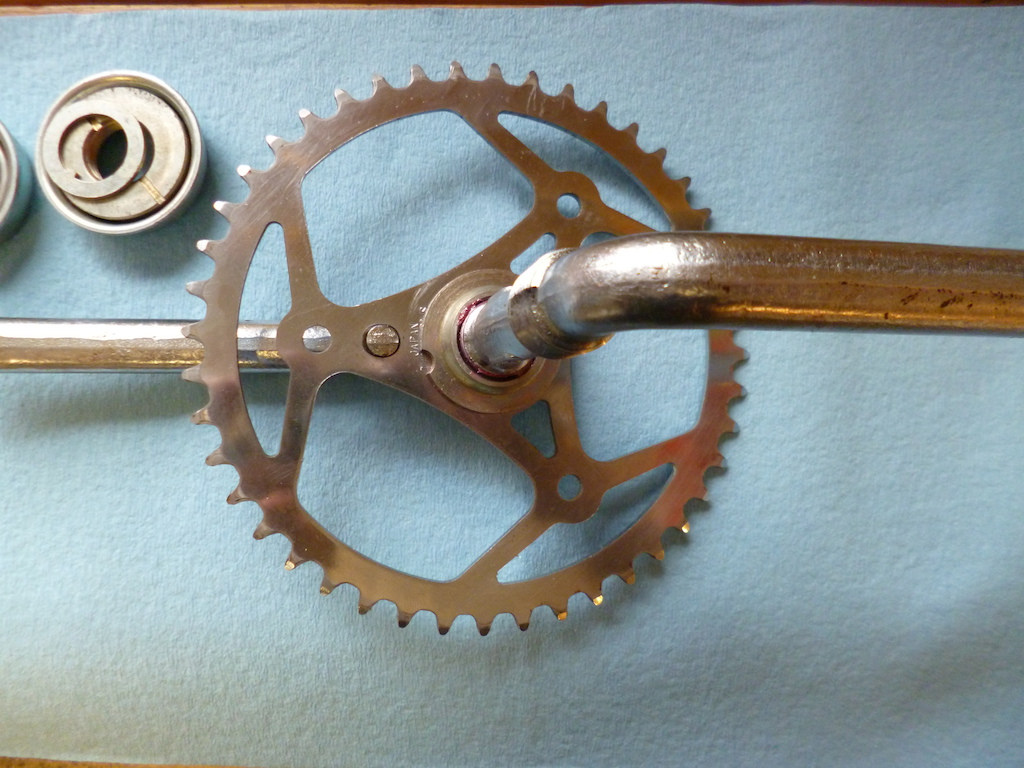 Crank and BB detail.