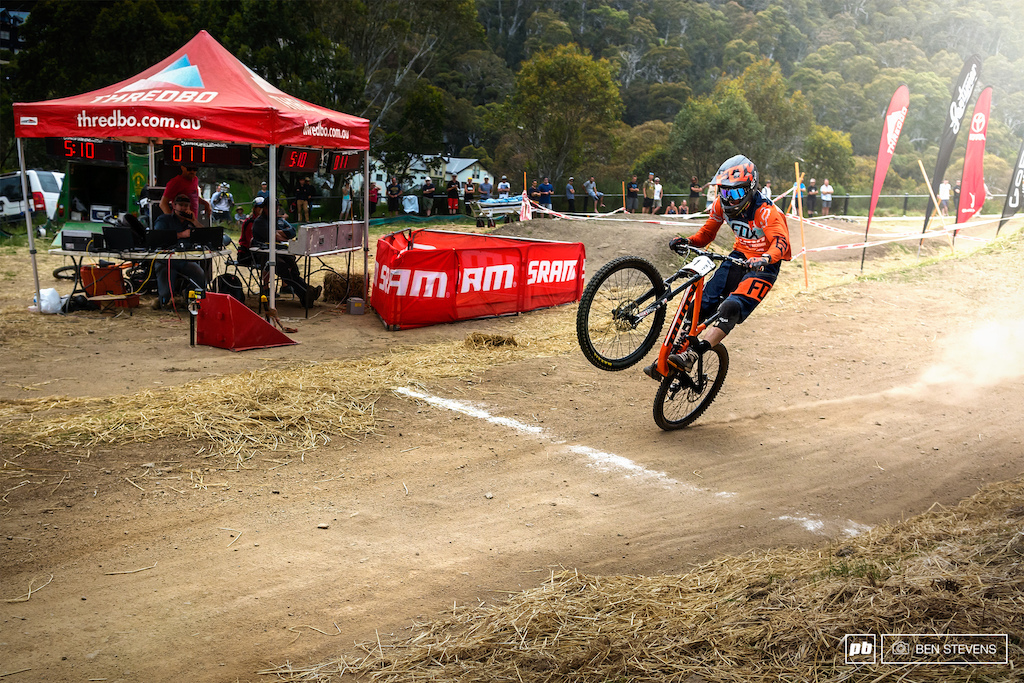 Fearon styling it up over the line to knock Hill off the hot seat.