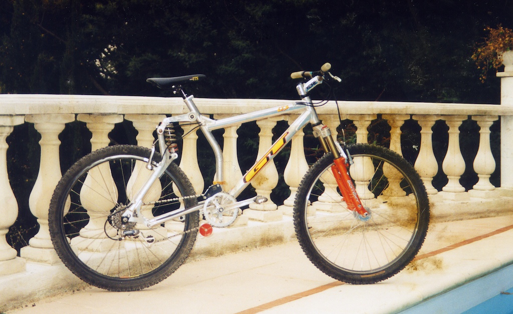 GT LTS 1996 with specific linkage test. 
160mm, 60% more progressivity. 
Project for a very fast rider. Already.