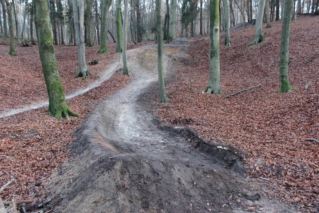 new rebuild section in the "Guido line"...over 40 km/h 25mph in this berm :)