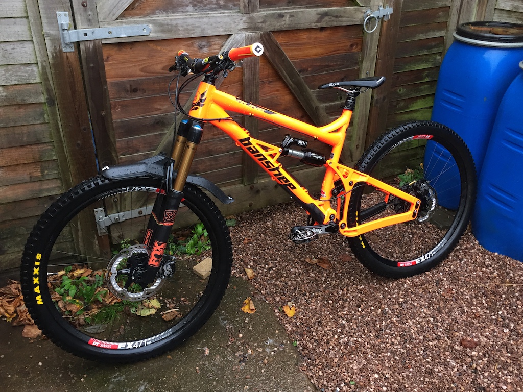 New Hoops on the Banshee Rune, DT 240's laced to DT EX471 Rims, Centrelock hubs with Shimano XTR/Saint Freeza rotors, 203mm front 180mm rear. Minion DHR added to the rear, DHF on the front.