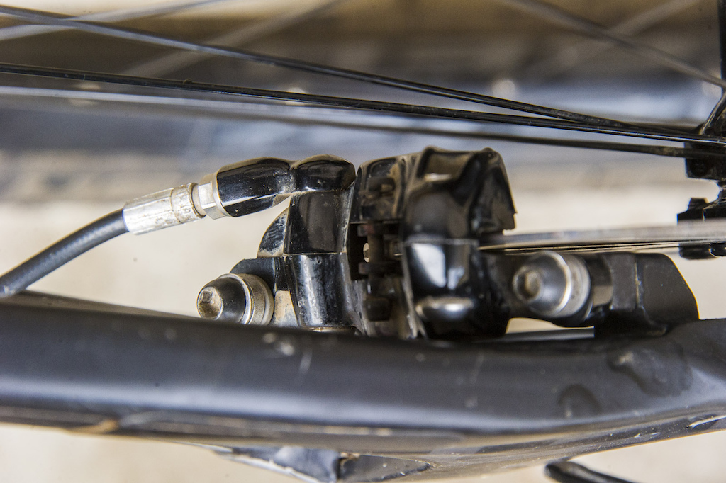 Rear brake is mounted inside the seat stay for added braking force.