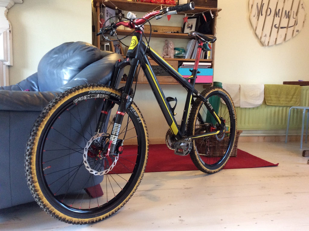 Fork upgrade, DT Swiss XMC 130 Carbon air/oil with a 9mm thru-axle conversion. Half the weight of the Totems, I'm dead chuffed!