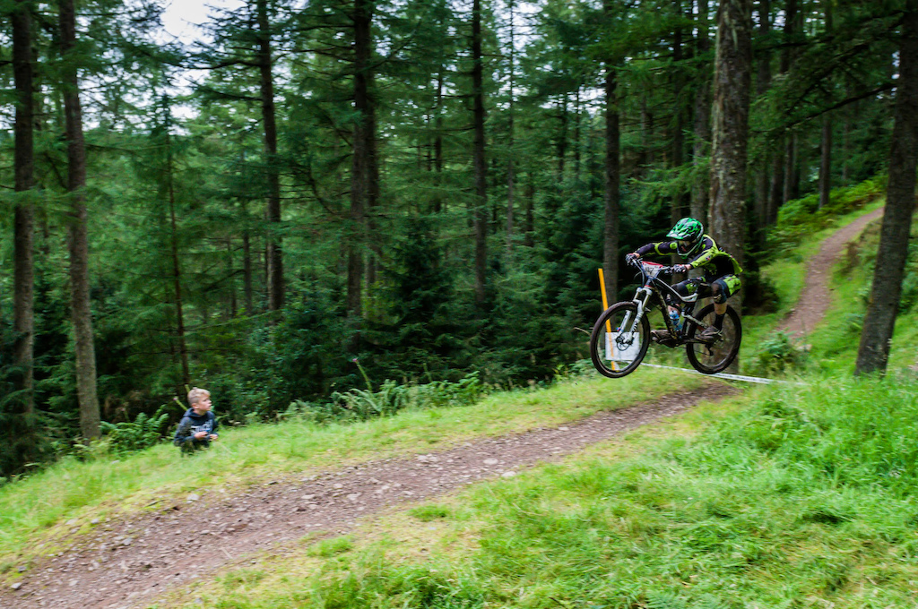 Getting as low as possible on the flat out sections of this stage at the UK Gravity Enduro in Ae Forest earlier in the season! @Lapierre-Bikes @BellBikeHelmets @RawSports @PedalaBikeAway