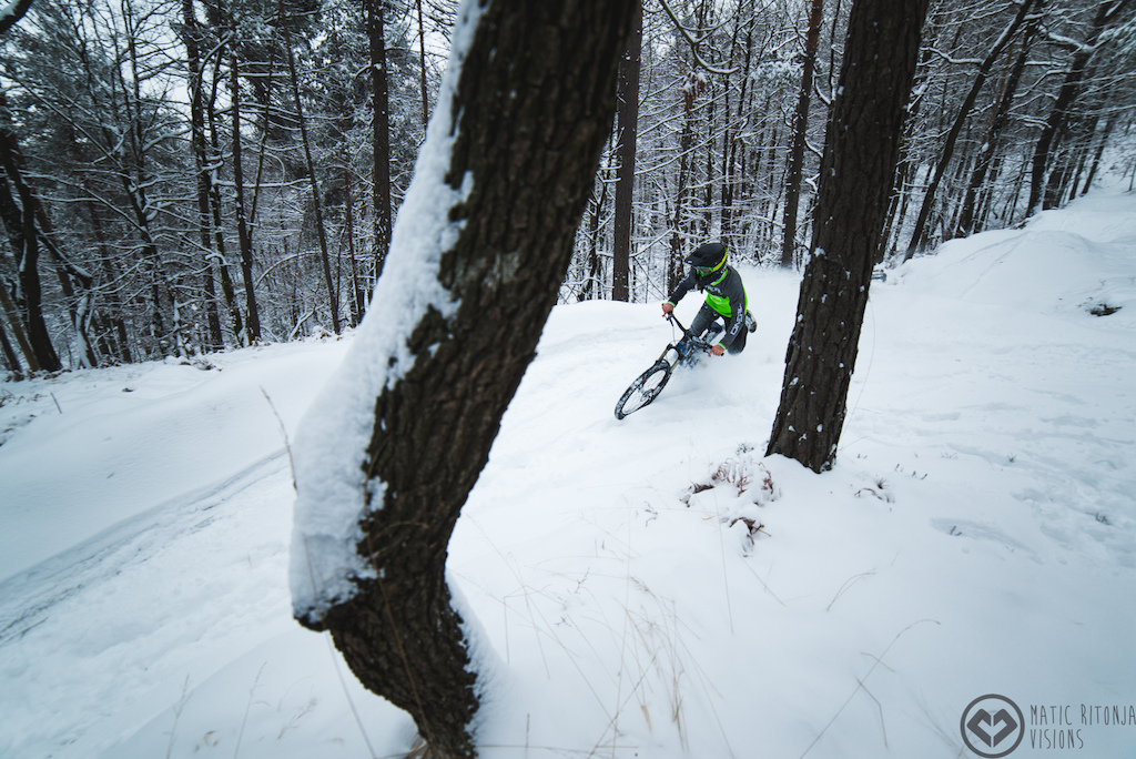 First ride of the year on the first snow of the year.
Foto: Matic Ritonja
