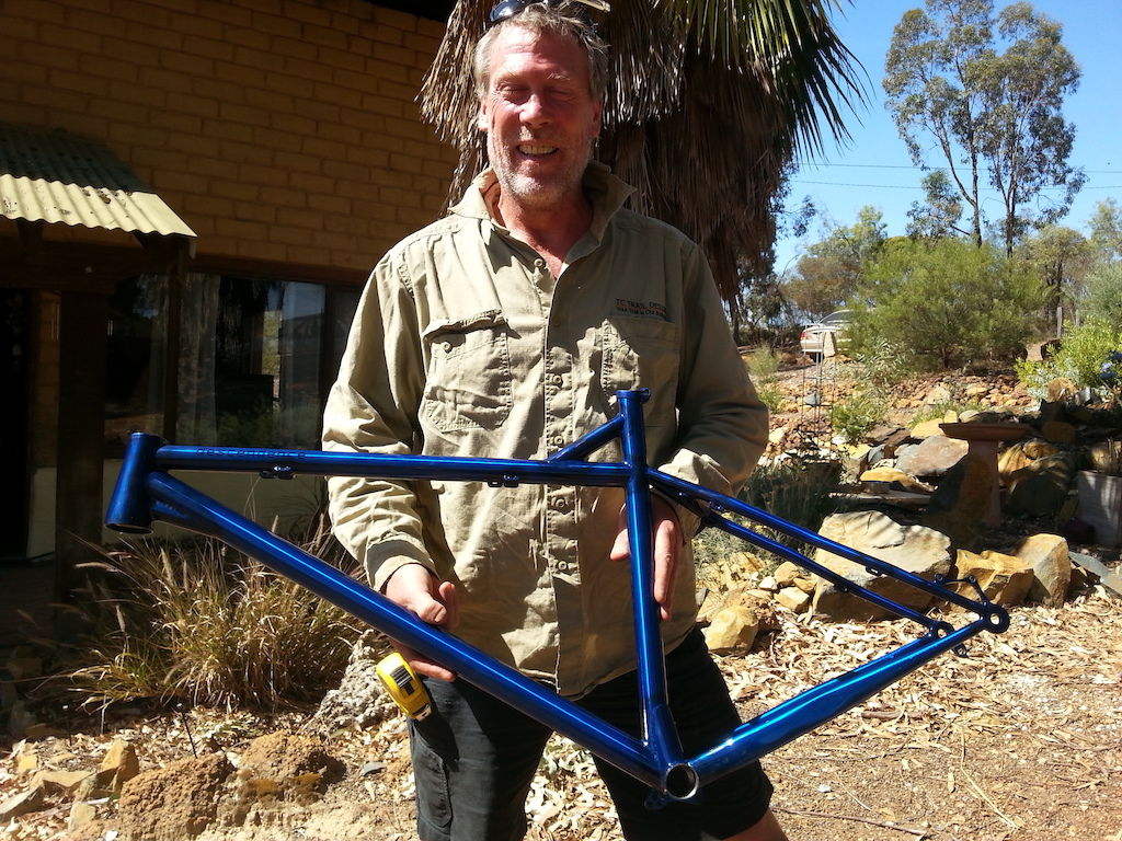 Paul lookin happy and blinded with his new custom frame :)
Descendence TTF sooper-dooper special version!  4.85lbs of trail-smashing triple-butted steel deliciousness.  #descendencebikes