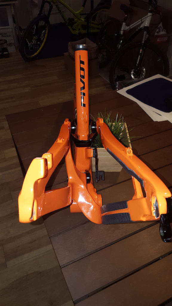 2015 KTM Orange Pivot Mach 6 Carbon 2016 Float X Evol