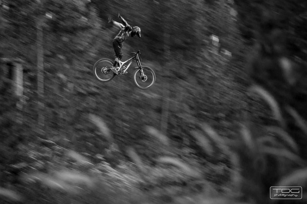 Remy Testing the EVO Bike Park Double Black Line ! 
Watch his POV: http://www.26in.fr/news/37266-l-evo-bike-park-avec-remy-metaille.html
