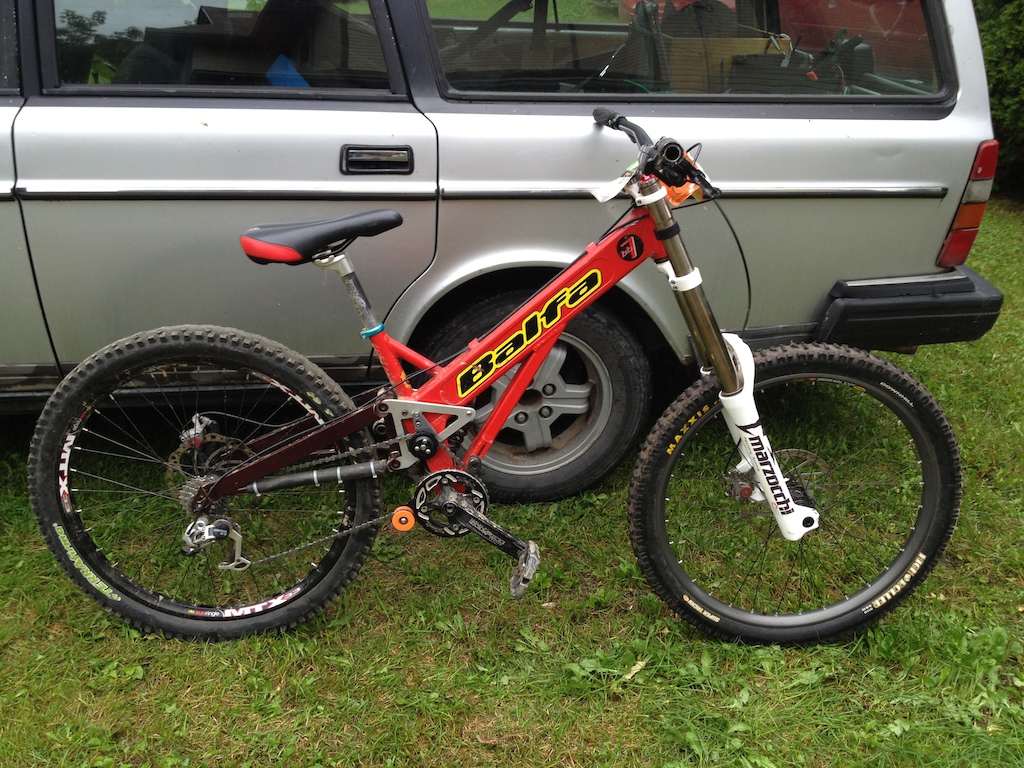Custom linkage plates brought the geo numbers into the Norco aurum/ Specialized demo range