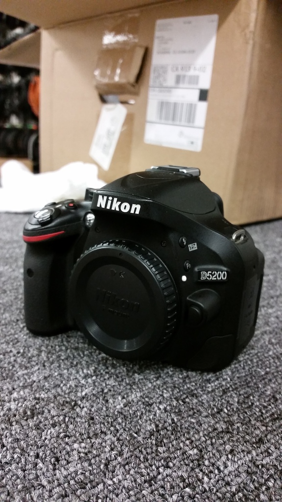 2015 Nikon D5200 w/wo 18-55mm lens