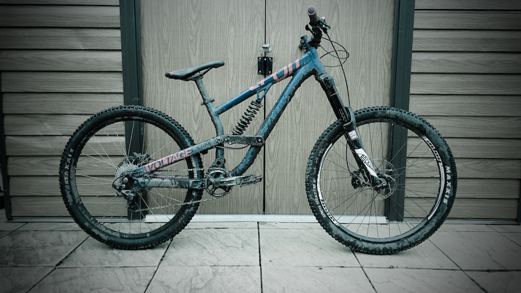 2015 Scott Voltage Fr730, rockshox yari rc, xt brakes, zee drive train etc etc