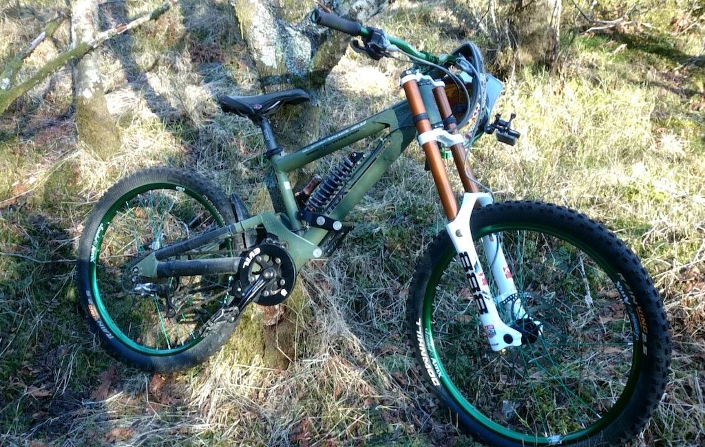 Nox startrack. Finally got to air one of the oldschool bikes. Nice to ride something different. This thing eats the terrain. And allot more responsive than i remembered from my old one.