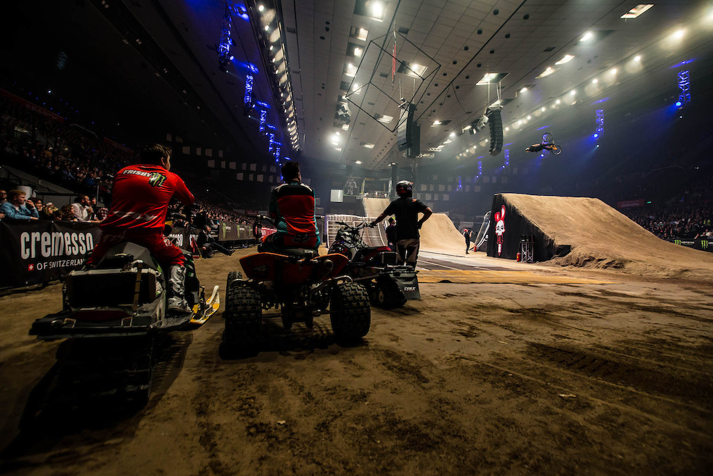 It's Masters Of Dirt Show Time!