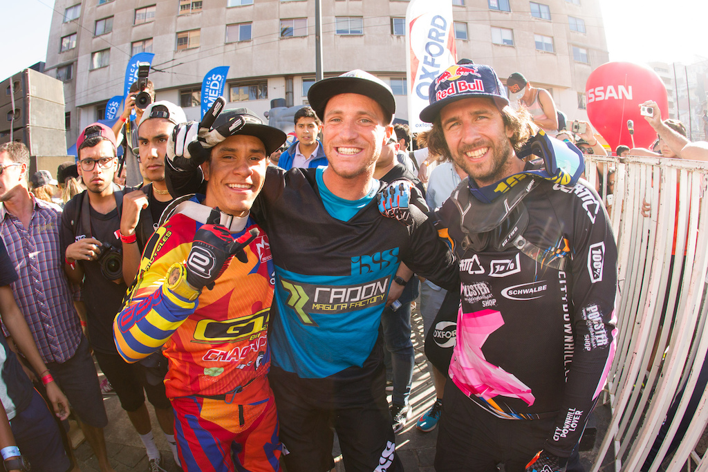 Your top 3 riders of the City Downhill World Tour in Chile.
Credits: Lars Scharl